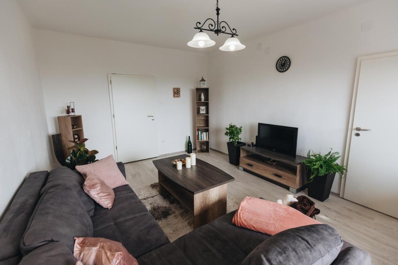 Magas-Lak Apartman 埃格尔 外观 照片